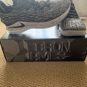 Nike Lebron XV Low